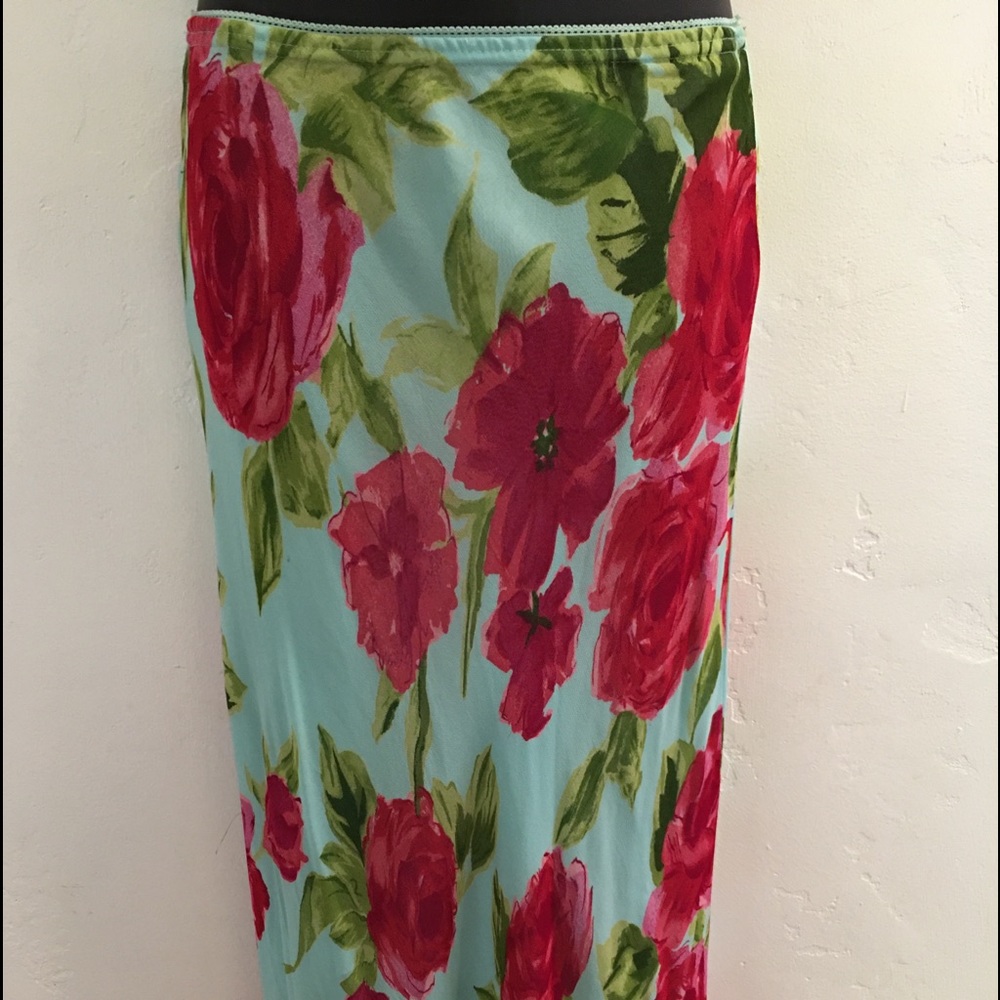 Wore 1 time floral angel skirt s